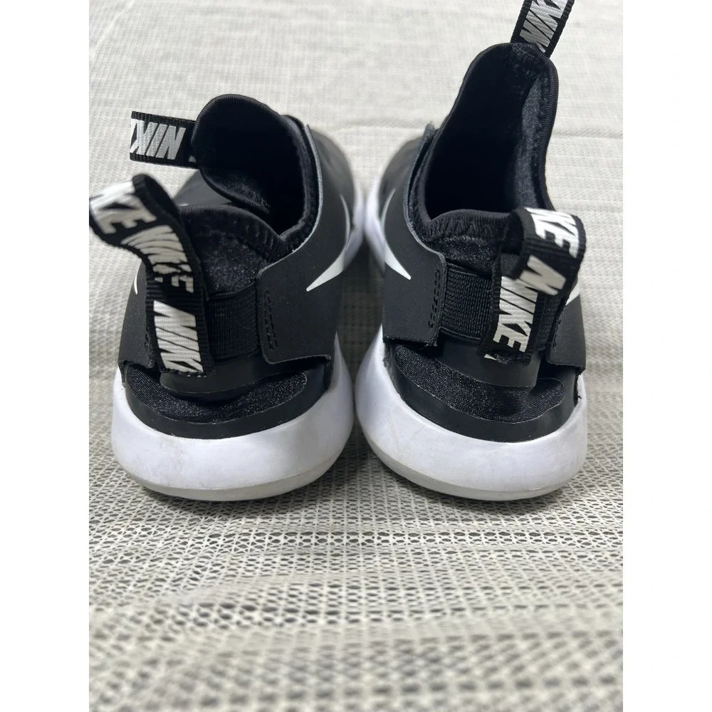 Nike Youth size 7 Nike sneakers AT4662-001